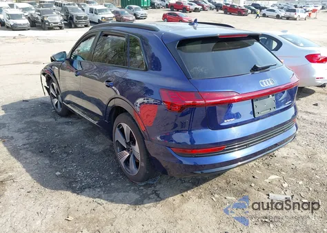 2022 Audi E-Tron Premium Plus Quattro z USA, uszkodzony, nr VIN WA1LAAGE5NB014726